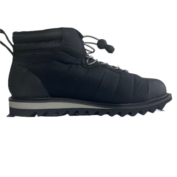 Holden Shoes - NIB Women’s Holden Apres Boot